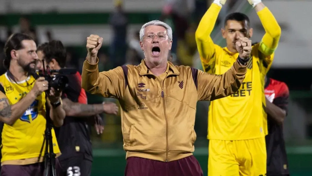 Odair Hellmann Athletico