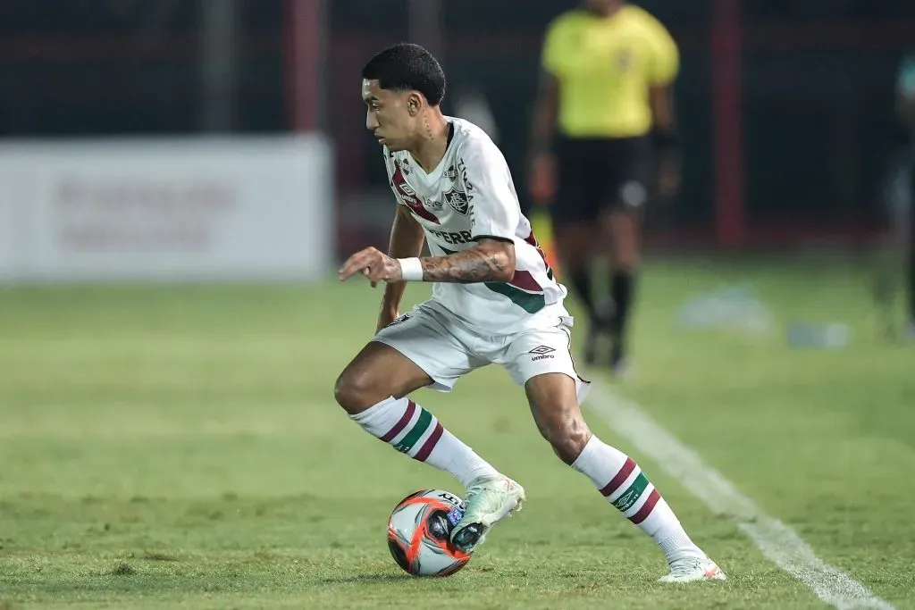 Isaque atuando no Fluminense – Foto: Thiago Ribeiro/AGIF