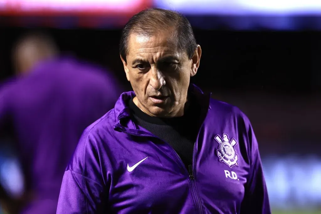 Ramon Diaz tecnico do Corinthians durante partida contra o Sao Paulo no estadio Morumbi pelo campeonato Paulista 2025. Foto: Marcello Zambrana/AGIF