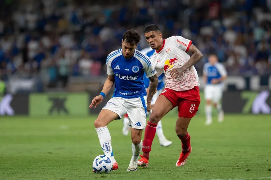 MG – BELO HORIZONTE – 21/09/2025 – BRASILEIRO A 2025, CRUZEIRO X BRAGANTINO – Kaio Jorge jogador do Cruzeiro durante partida contra o Bragantino no estadio Mineirao pelo campeonato Brasileiro A 2025. Foto: Alessandra Torres/AGIF