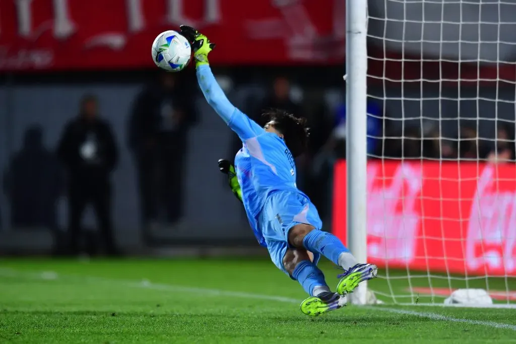 Rossi defendeu dois pênaltis e classificou o Flamengo na Libertadores. Foto: Marcelo Endelli/Getty Images