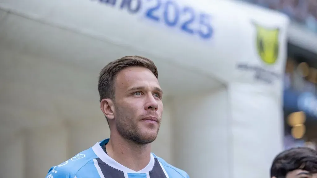 Arthur, volante do Grêmio