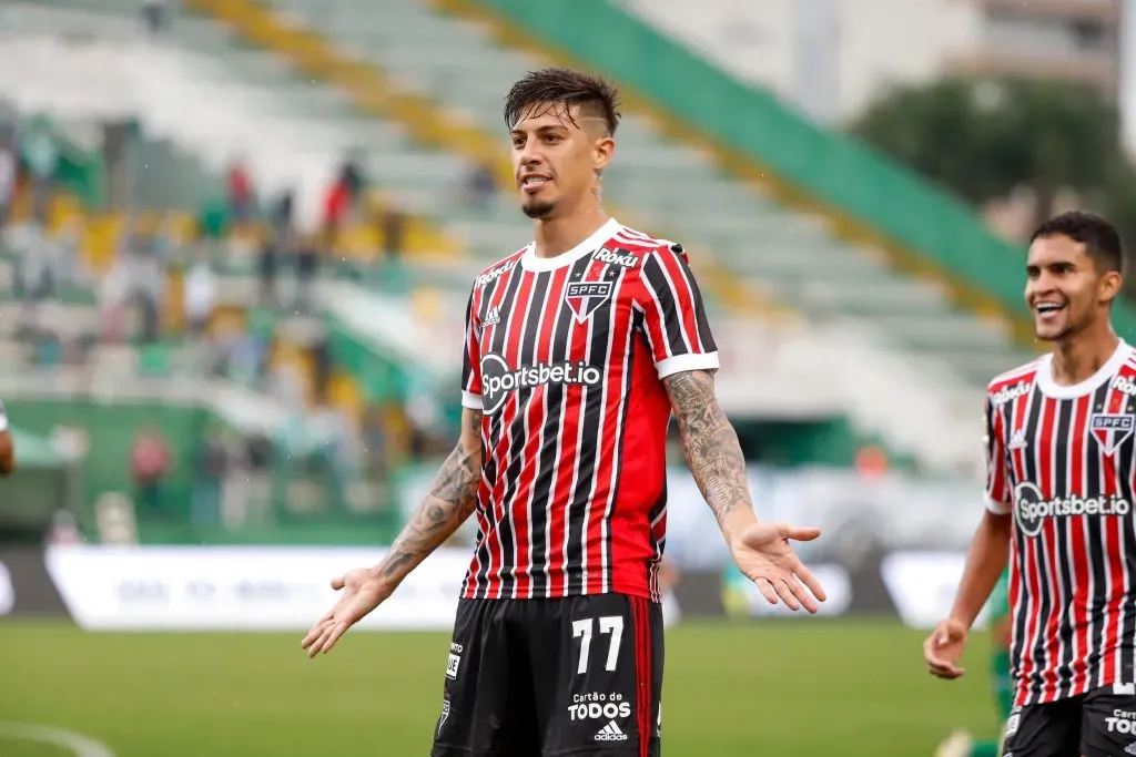 SC – Chapeco – 03/10/2021 – BRASILEIRO A 2021, CHAPECOENSE X SAO PAULO – Rigoni jogador do Sao Paulo comemora seu gol durante partida contra o Chapecoense no estadio Arena Conda pelo campeonato Brasileiro A 2021. Foto: Dinho Zanotto/AGIF