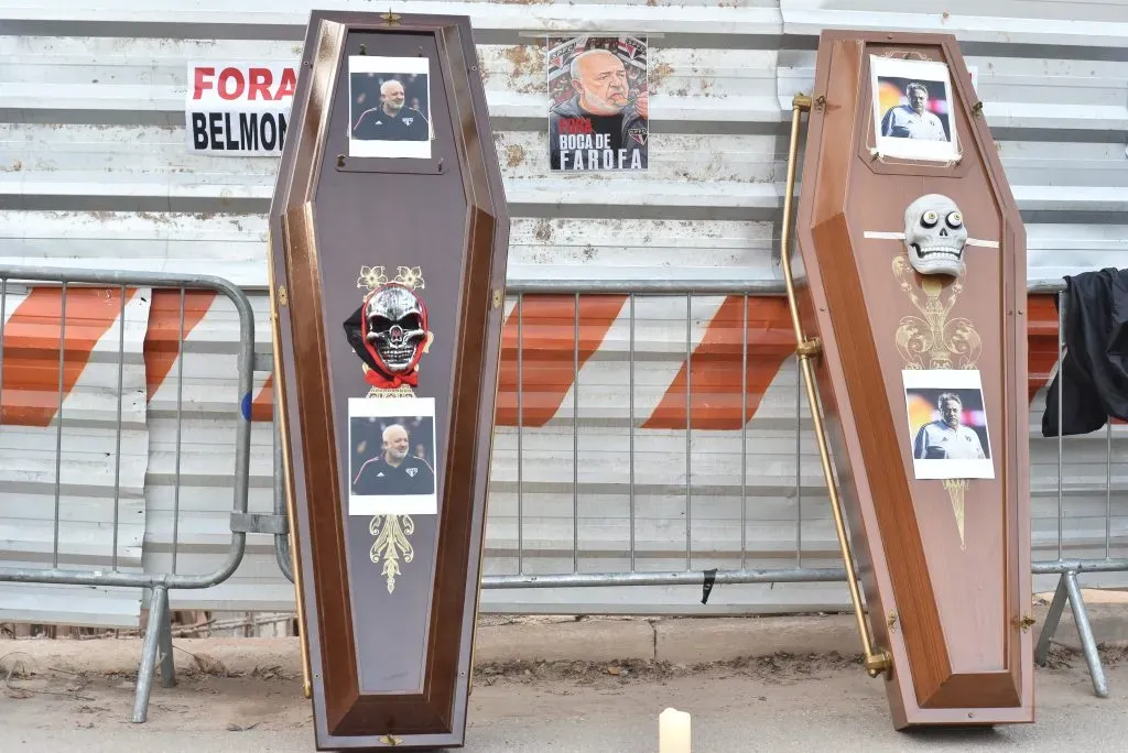 Torcida do Sao Paulo protesta antes da partida contra o Ceara no estadio Morumbi pelo campeonato Brasileiro A 2025. Foto: Jota Erre/AGIF