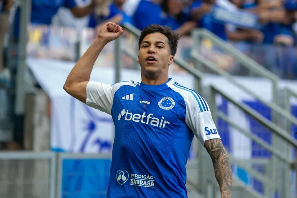 MG – BELO HORIZONTE – 27/07/2025 – BRASILEIRO A 2025, CRUZEIRO X CEARA – Kaio Jorge jogador do Cruzeiro comemora seu gol durante partida contra o Ceara no estadio Mineirao pelo campeonato Brasileiro A 2025. Foto: Fernando Moreno/AGIF