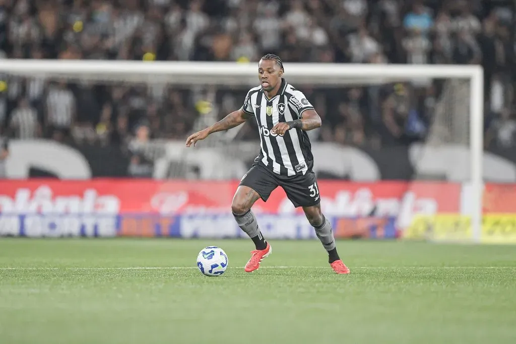 Kaio Pantaleao jogador do Botafogo durante partida contra o Vasco – Foto: Thiago Ribeiro/AGIF