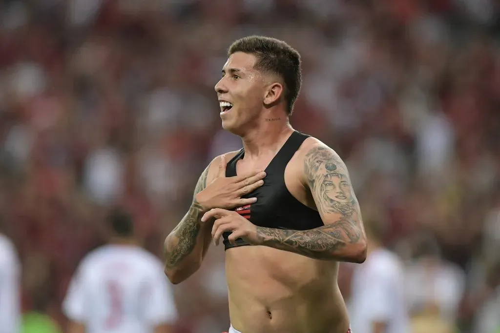 RJ – RIO DE JANEIRO – 24/08/2024 – FINAL MUNDIAL SUB20, FLAMENGO X OLIMPYACOS – Felipe Teresa jogador do Flamengo comemora seu gol durante partida contra o Olimpyacos no estadio Maracana pelo campeonato Mundial Sub20. Foto: Thiago Ribeiro/AGIF