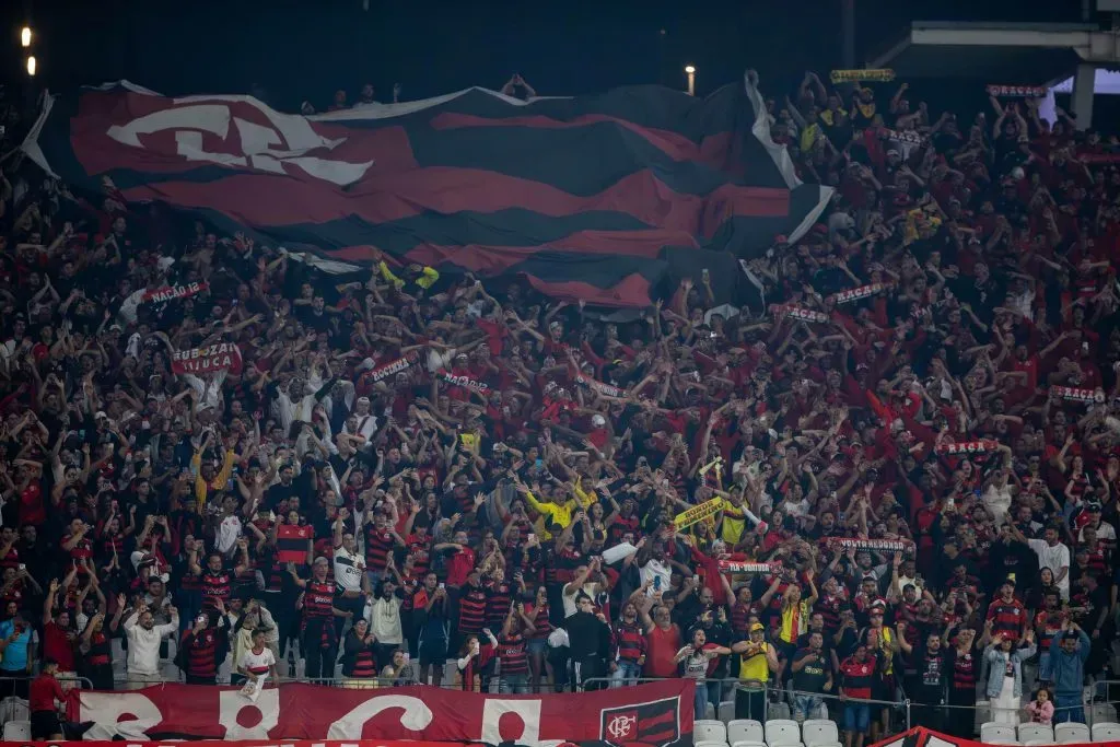 SP – SAO PAULO – 28/09/2025 – BRASILEIRO A 2025, CORINTHIANS X FLAMENGO – Torcida do Flamengo comemora vitoria na partida entre Corinthians e Flamengo no estadio Arena Corinthians pelo campeonato Brasileiro A 2025. Foto: Joisel Amaral/AGIF