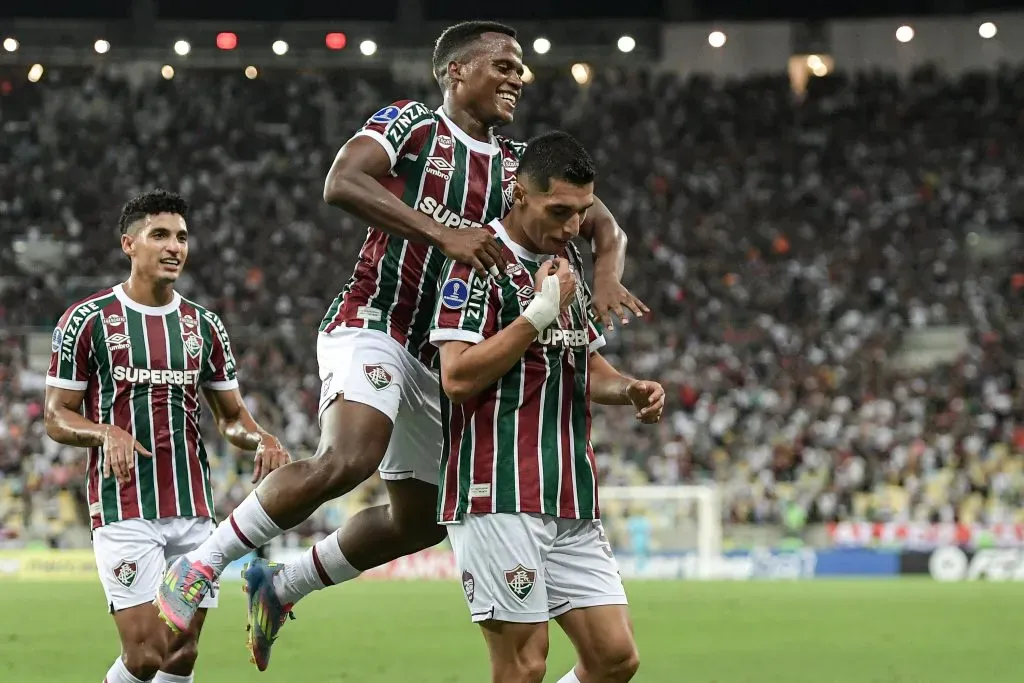 Kevin Serna e John Arias comemoram gol. Foto: Thiago Ribeiro/AGIF