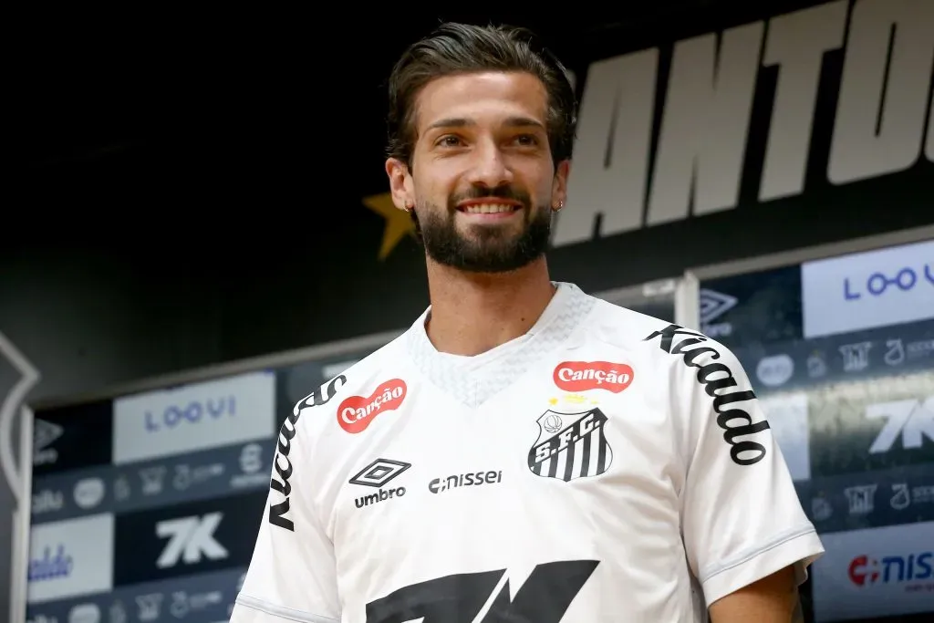 Lautaro Díaz lamentou a derrota – Foto: Mauricio De Souza/AGIF.