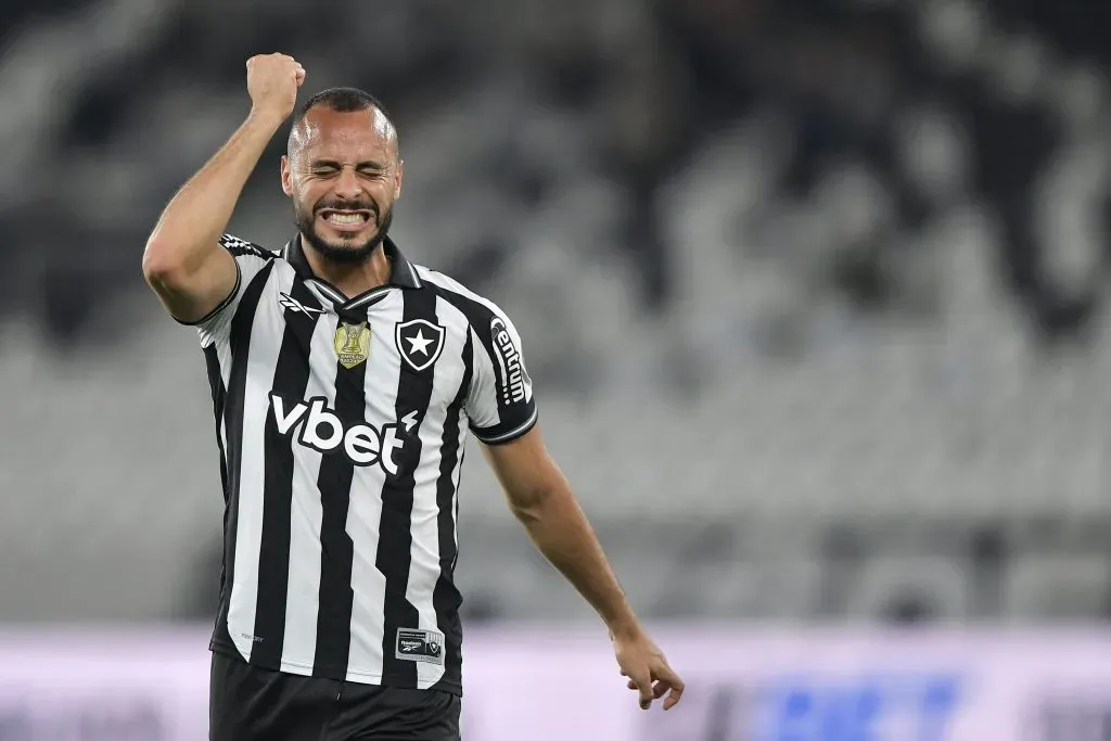 RJ – RIO DE JANEIRO – 01/10/2025 – BRASILEIRO A 2025, BOTAFOGO X BAHIA – Arthur Cabral jogador do Botafogo durante partida contra o Bahia no estadio Engenhao pelo campeonato Brasileiro A 2025. Foto: Thiago Ribeiro/AGIF