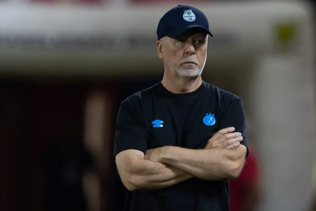 MANO MENEZES tecnico do Bragantino durante partida contra o Gremio no estadio Cicero De Souza Marques pelo campeonato Brasileiro A 2025. Foto: Joisel Amaral/AGIF