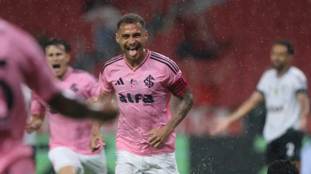 Alan Patrick comemorando gol em Inter x Botafogo. Foto: Ricardo Duarte / Internacional