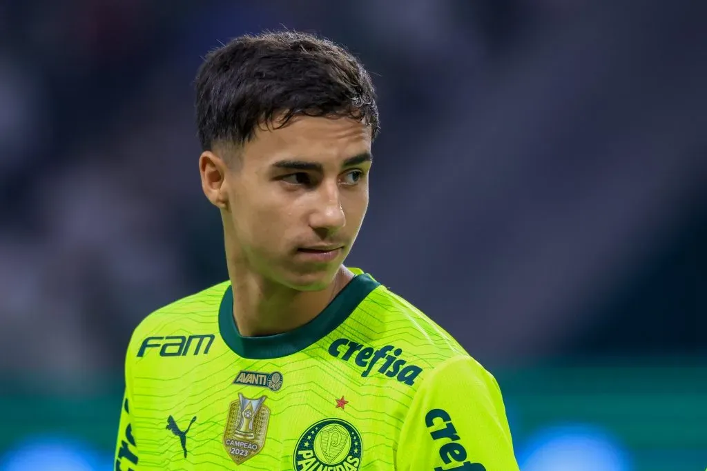 Vitor Reis ganhou destaque no profissional do Palmeiras em 2024. Foto: Marcello Zambrana/AGIF