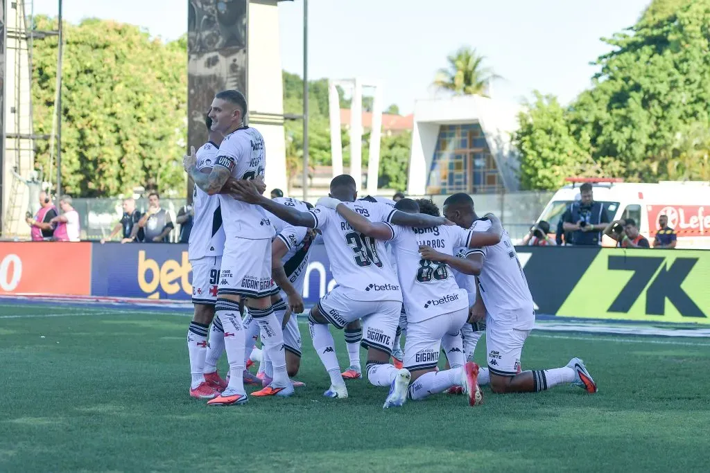 Manchas visíveis na comemoração do gol de Nuno Moreira. Foto: Thiago Ribeiro/AGIF