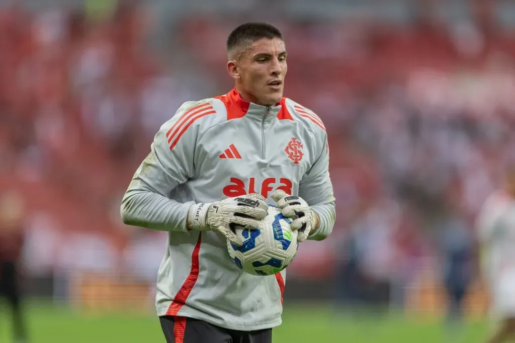 Sergio Rochet jogador do Internacional durante partida contra o Grêmio – Foto: Liamara Polli/AGIF