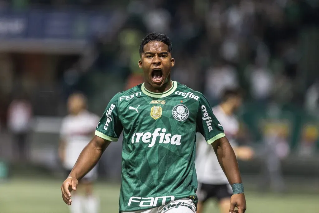 SP – SAO PAULO – 25/10/2023 – BRASILEIRO A 2023, PALMEIRAS X SAO PAULO – Endrick jogador do Palmeiras comemora gol durante partida contra o Sao Paulo no estadio Arena Allianz Parque pelo campeonato Brasileiro A 2023. Foto: Abner Dourado/AGIF
