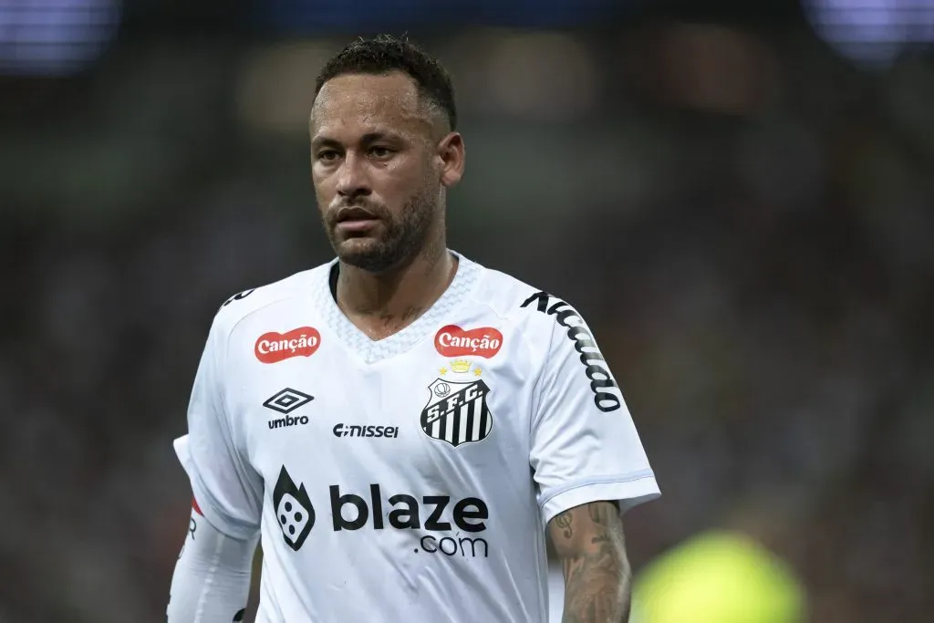 Neymar durante partida contra o Fluminense no Campeonato Brasileiro de 2025. Foto: Jorge Rodrigues/AGIF