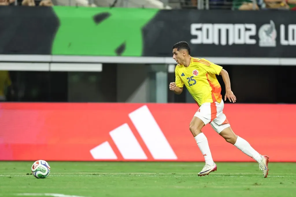 ARLINGTON, TEXAS – OCTOBER 11: Kevin Serna #25 of Colombia runs after the ball during an international friendly match between Mexico and Colombia at AT&T Stadium on October 11, 2025 in Arlington, Texas. (Photo by Omar Vega/Getty Images)