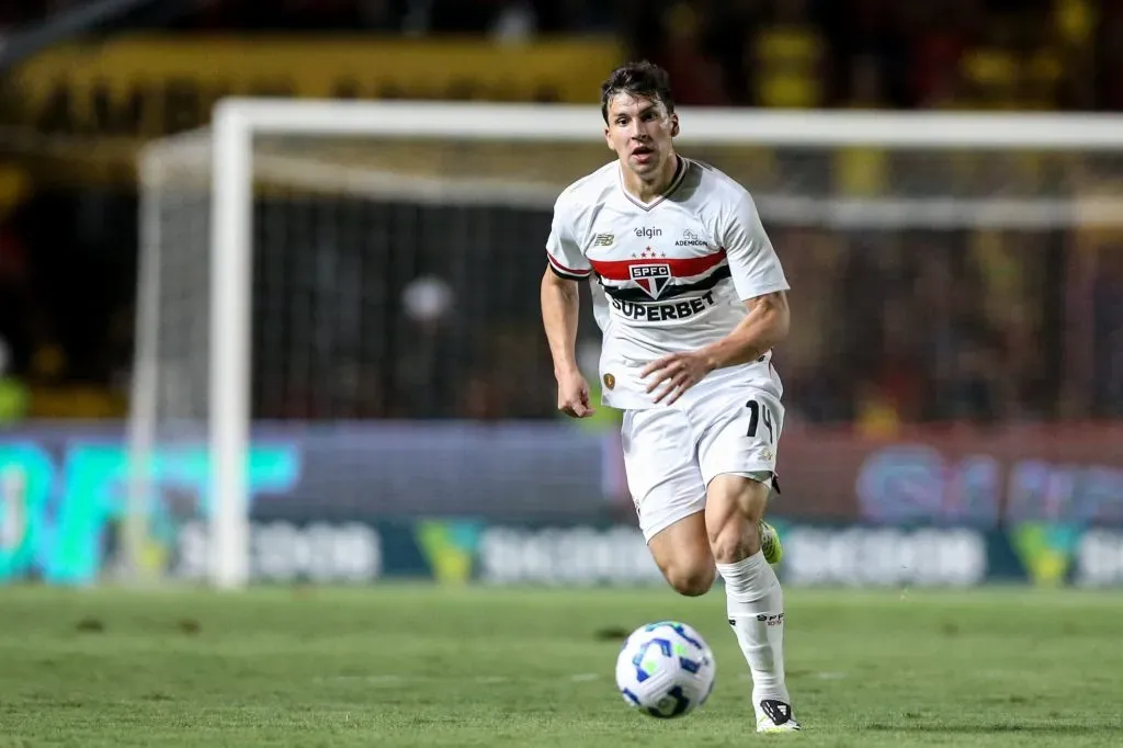 São Paulo toma decisão sobre compra de Tapia junto ao River Plate