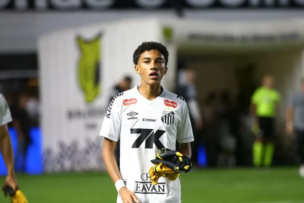 SP – SANTOS – 15/10/2025 – BRASILEIRO A 2025, SANTOS X CORINTHIANS – Robinho JR jogador do Santos durante partida contra o Corinthians no estadio Vila Belmiro pelo campeonato Brasileiro A 2025. Foto: Mauricio De Souza/AGIF