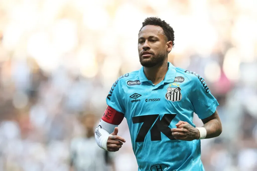 MG – BELO HORIZONTE – 14/09/2025 – BRASILEIRO A 2025, ATLETICO-MG X SANTOS – Neymar jogador do Santos durante partida contra o Atletico-MG no estadio Arena MRV pelo campeonato Brasileiro A 2025. Foto: Gilson Lobo/AGIF
