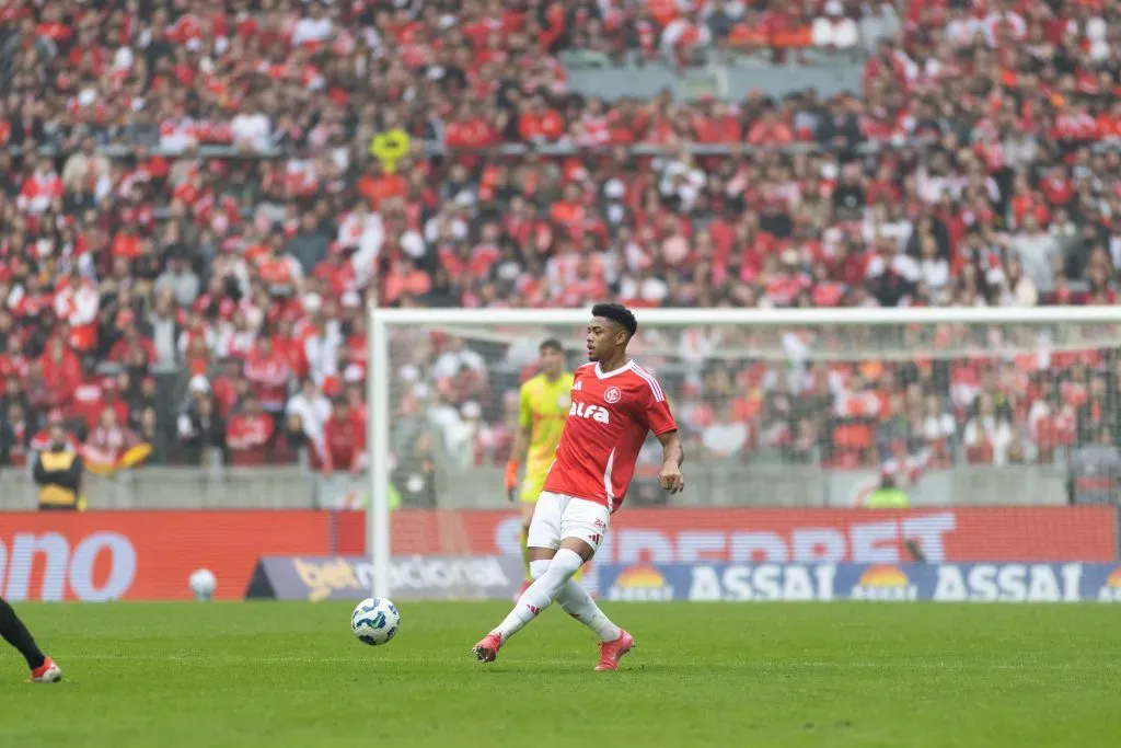 RS – PORTO ALEGRE – 20/07/2025 – BRASILEIRO A 2025, INTERNACIONAL X CEARA – Victor Gabriel jogador do Internacional durante partida contra o Ceara no estadio Beira-Rio pelo campeonato Brasileiro A 2025. Foto: Cristiano Junior/AGIF