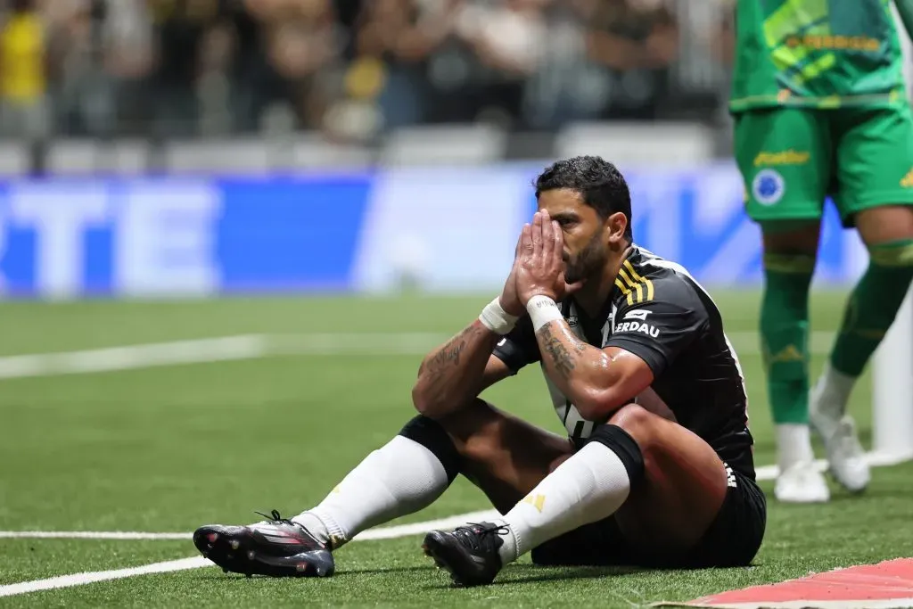 Hulk não vive bom momento no Galo. Foto: Gilson Lobo/AGIF