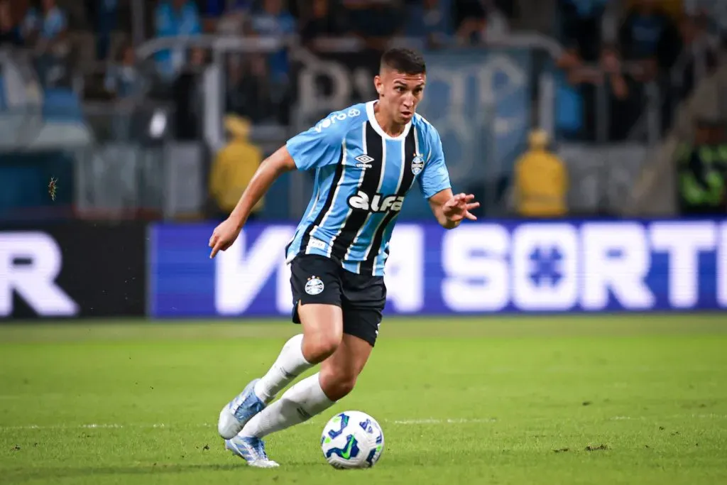 RS – PORTO ALEGRE – 10/05/2025 – BRASILEIRO A 2025, GREMIO X BRAGANTINO – Miguel Monsalve jogador do Gremio durante partida contra o Bragantino no estadio Arena do Gremio pelo campeonato Brasileiro A 2025. Foto: Maxi Franzoi/AGIF