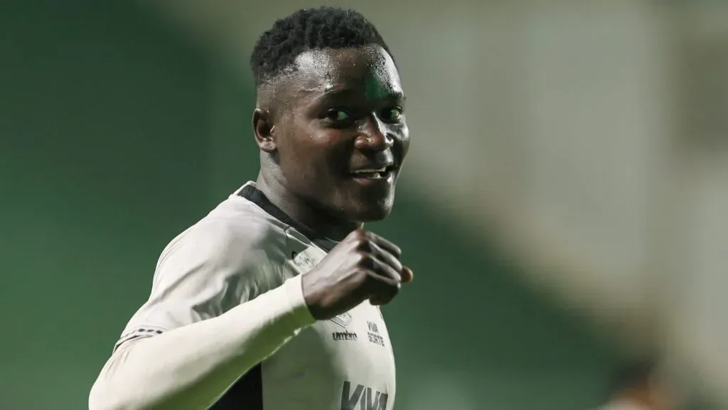 Kevin Viveros, atacante do Athletico. Foto: Gilson Lobo/AGIF