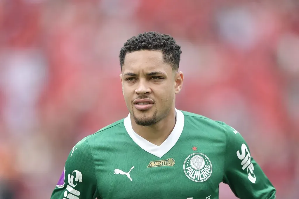 RJ – RIO DE JANEIRO – 19/10/2025 – BRASILEIRO A 2025, FLAMENGO X PALMEIRAS – Vitor Roque jogador do Palmeiras durante partida contra o Flamengo no estadio Maracana pelo campeonato Brasileiro A 2025. Foto: Thiago Ribeiro/AGIF