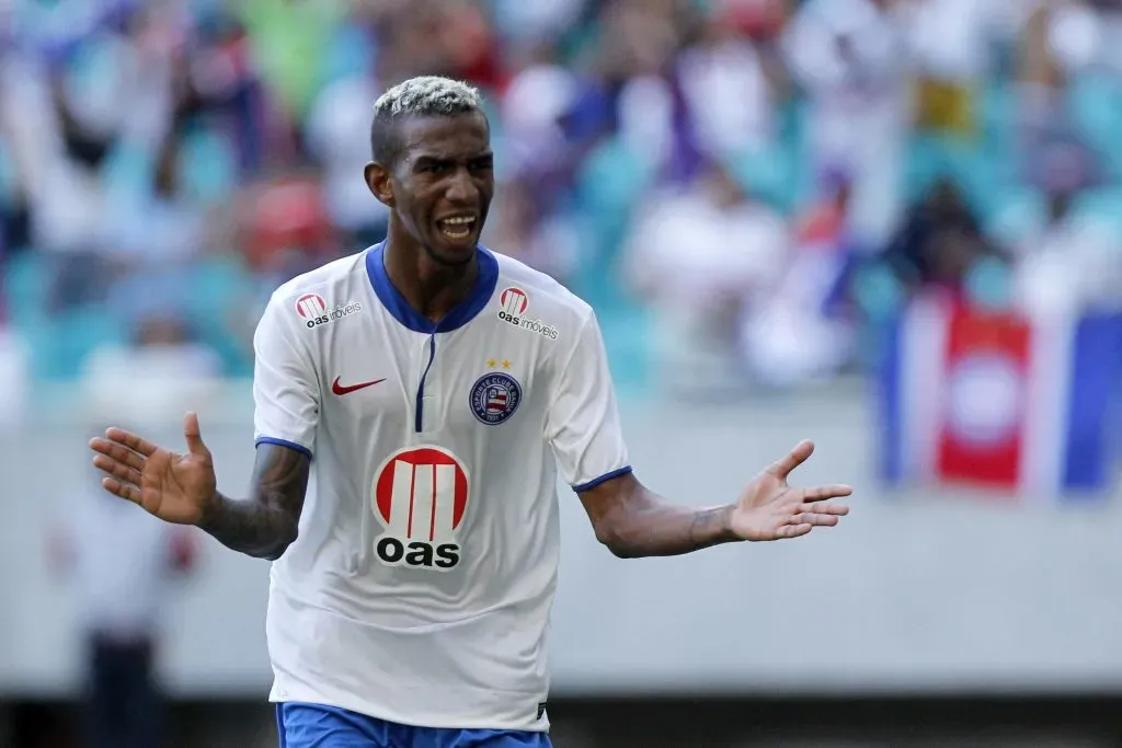 Talisca durante partida contra o Vitória pelo Campeonato Baiano de 2014. Foto: Felipe Oliveira/AGIF