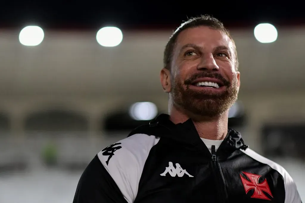 Presidente do Vasco, Pedrinho quer renovar com Fernando Diniz. Foto: Thiago Ribeiro/AGIF