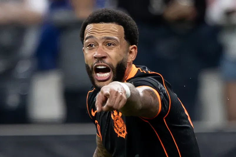 Memphis Depay jogador do Corinthians lamenta durante partida contra o Atletico-MG no estadio Arena Corinthians pelo campeonato Brasileiro A 2025. Foto: Joisel Amaral/AGIF