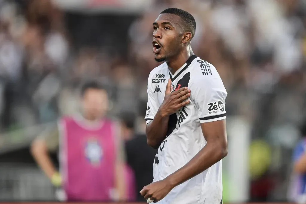 Rayan jogador do Vasco comemora seu gol durante partida contra o Vitoria – Thiago Ribeiro/AGIF