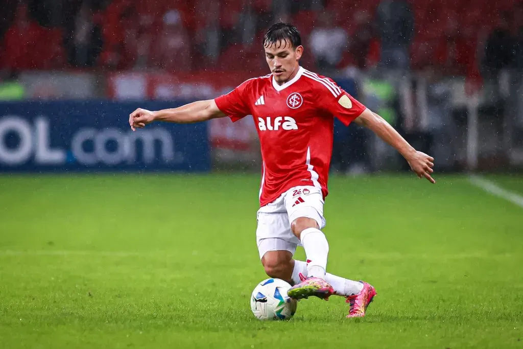 RS – PORTO ALEGRE – 28/05/2025 – COPA LIBERTADORES 2025, INTERNACIONAL X BAHIA – Alexandro Bernabei jogador do Internacional durante partida contra o Bahia no estadio Beira-Rio pelo campeonato Copa Libertadores 2025. Foto: Maxi Franzoi/AGIF