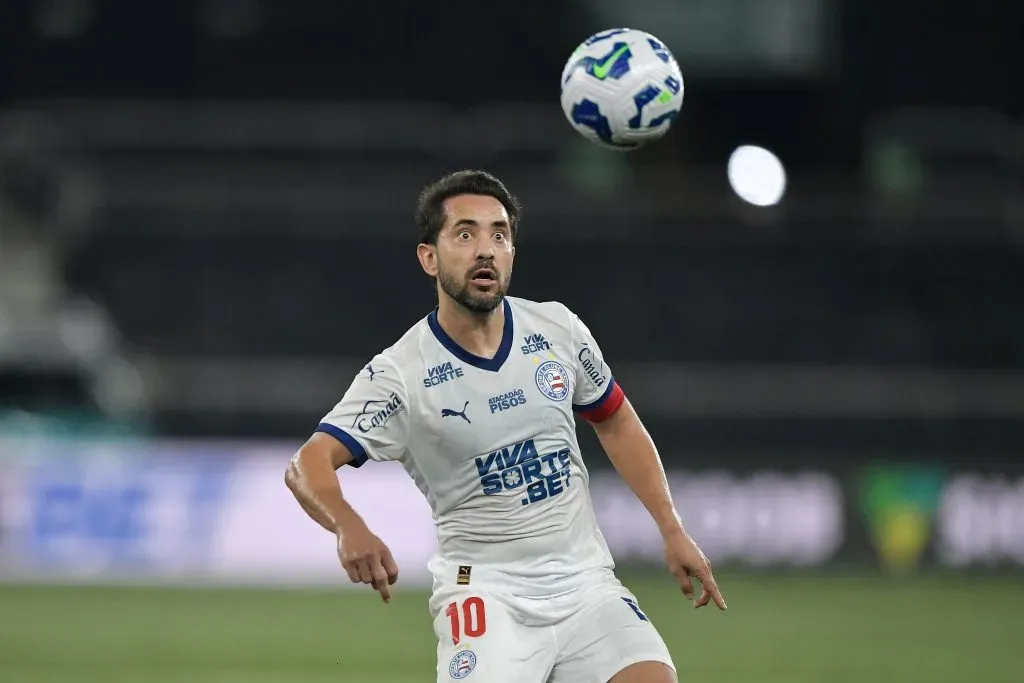 RJ – RIO DE JANEIRO – 01/10/2025 – BRASILEIRO A 2025, BOTAFOGO X BAHIA – Everton Ribeiro jogador do Bahia durante partida contra o Botafogo no estadio Engenhao pelo campeonato Brasileiro A 2025. Foto: Thiago Ribeiro/AGIF