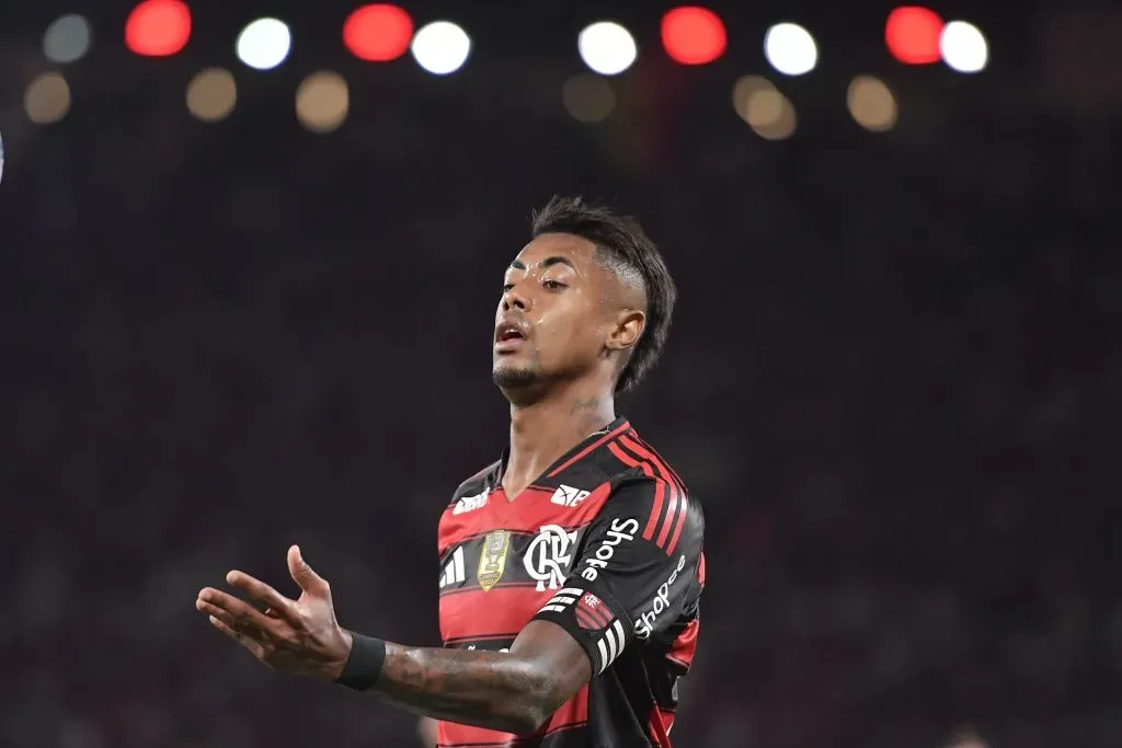 RJ – RIO DE JANEIRO – 25/08/2025 – BRASILEIRO A 2025, FLAMENGO X VITORIA – Bruno Henrique jogador do Flamengo durante partida contra o Vitoria no estadio Maracana pelo campeonato Brasileiro A 2025. Foto: Thiago Ribeiro/AGIF