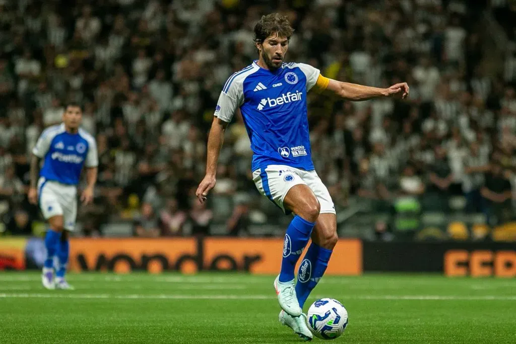 MG – BELO HORIZONTE – 27/08/2025 – COPA DO BRASIL 2025, ATLETICO-MG X CRUZEIRO – Lucas Silva jogador do Cruzeiro durante partida contra o Atletico-MG no estadio Arena MRV pelo campeonato Copa Do Brasil 2025. Foto: Fernando Moreno/AGIF