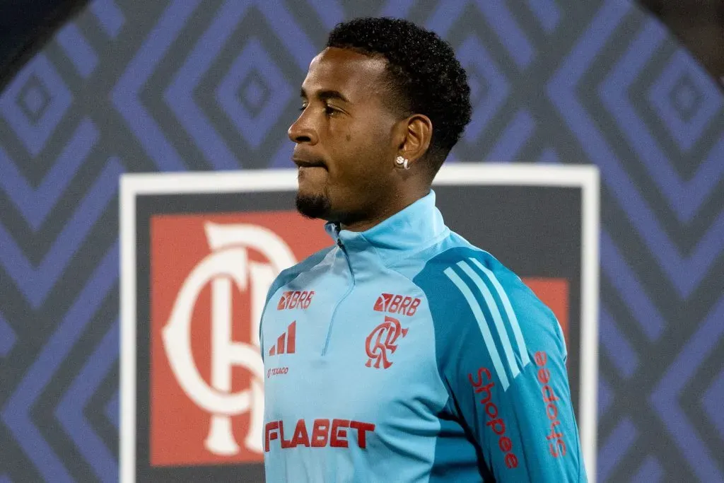 Cleiton jogador do Flamengo durante partida contra o Bragantino no estadio Cicero De Souza Marques pelo campeonato Brasileiro A 2025. Foto: Joisel Amaral/AGIF