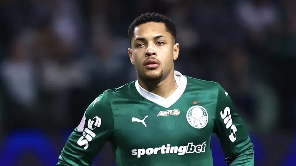 Barcelona ainda deve pela contratação de Vitor Roque (Imagem: Marcello Zambrana/AGIF)