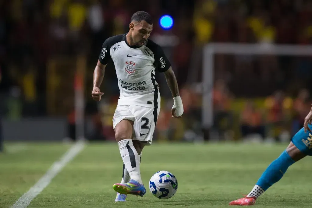PE – RECIFE – 21/09/2025 – BRASILEIRO A 2025, SPORT X CORINTHIANS – Matheuzinho jogador do Corinthians durante a partida contra o Sport na Ilha do Retiro em Recife (PE), pelo Campeonato Brasileiro A 2025. Foto: Marlon Costa/AGIF