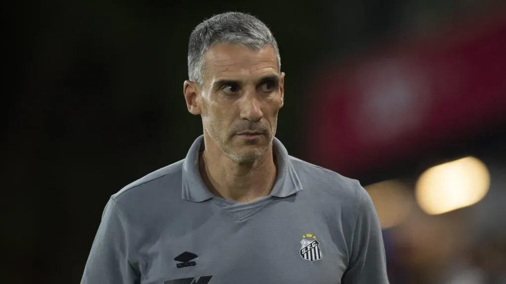 Vojvoda ainda não conseguiu engrenar no Santos - Foto: Anderson Romao/AGIF.