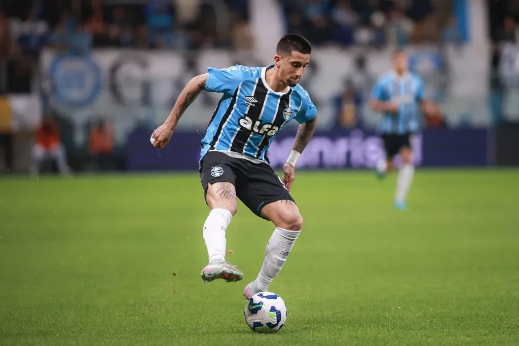 RS – PORTO ALEGRE – 29/07/2025 – BRASILEIRO A 2025, GREMIO X FORTALEZA – Cristian Olivera jogador do Gremio durante partida contra o Fortaleza no estadio Arena do Gremio pelo campeonato Brasileiro A 2025. Foto: Maxi Franzoi/AGIF
