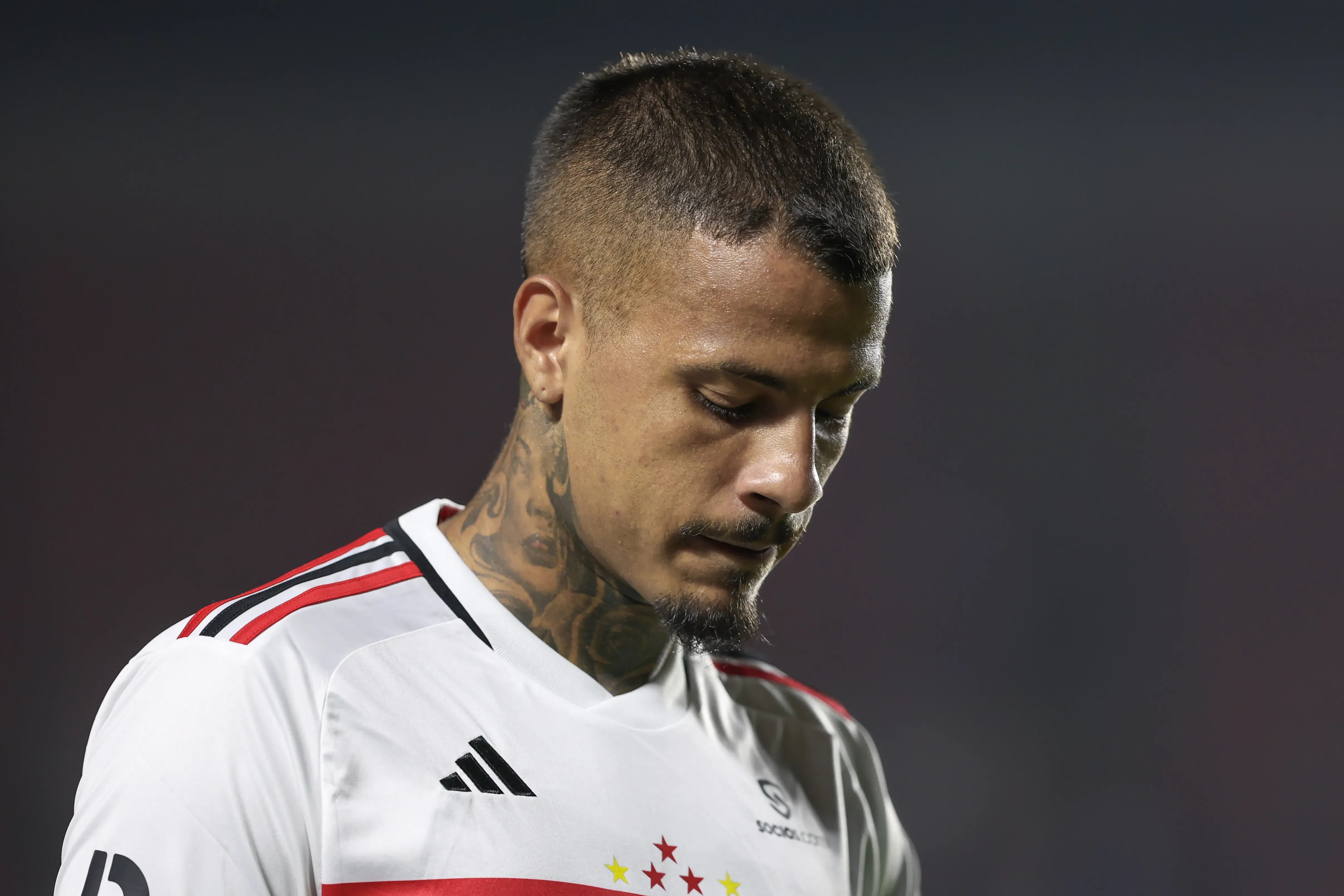 Diego Costa durante partida contra o Ituano na Copa do Brasil de 2023. Foto: Marcello Zambrana/AGIF