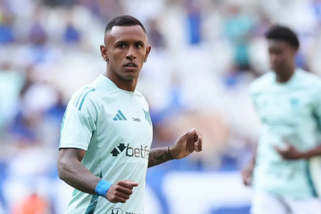 Marquinhos durante aquecimento antes da partida contra o Juventude no Campeonato Brasileiro de 2025. Foto: Gilson Lobo/AGIF