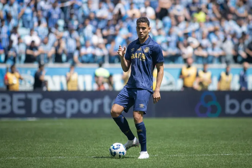 Gustavo Martins jogador do Grêmio durante partida contra o Vitoria – Foto: Maxi Franzoi/AGIF