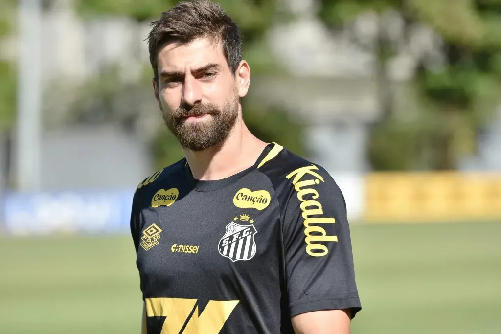 Luan Peres defendeu Brazão no Santos – Foto: Jota Erre/AGIF.