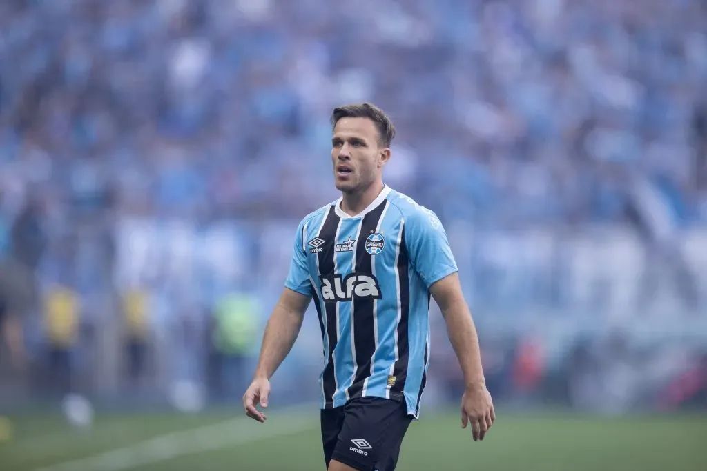 Arthur será titular contra o Juventude – Foto: Liamara Polli/AGIF.