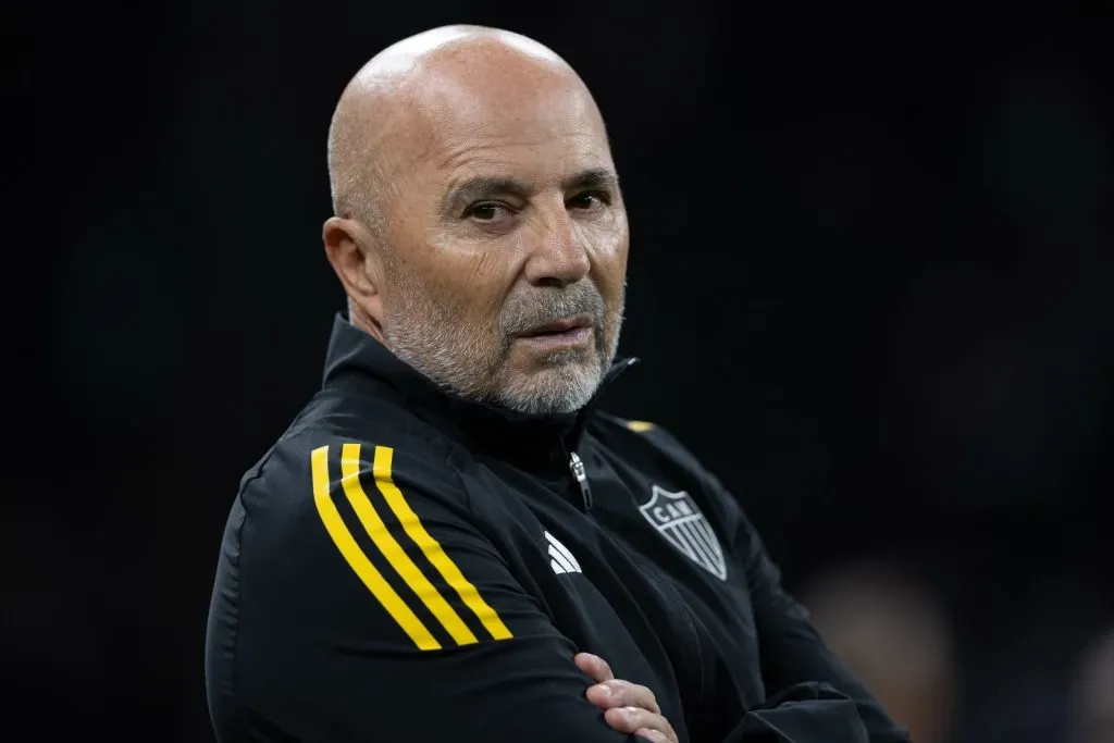 Sampaoli chamou Hulk para conversar após treino do Galo. Foto: Joisel Amaral/AGIF